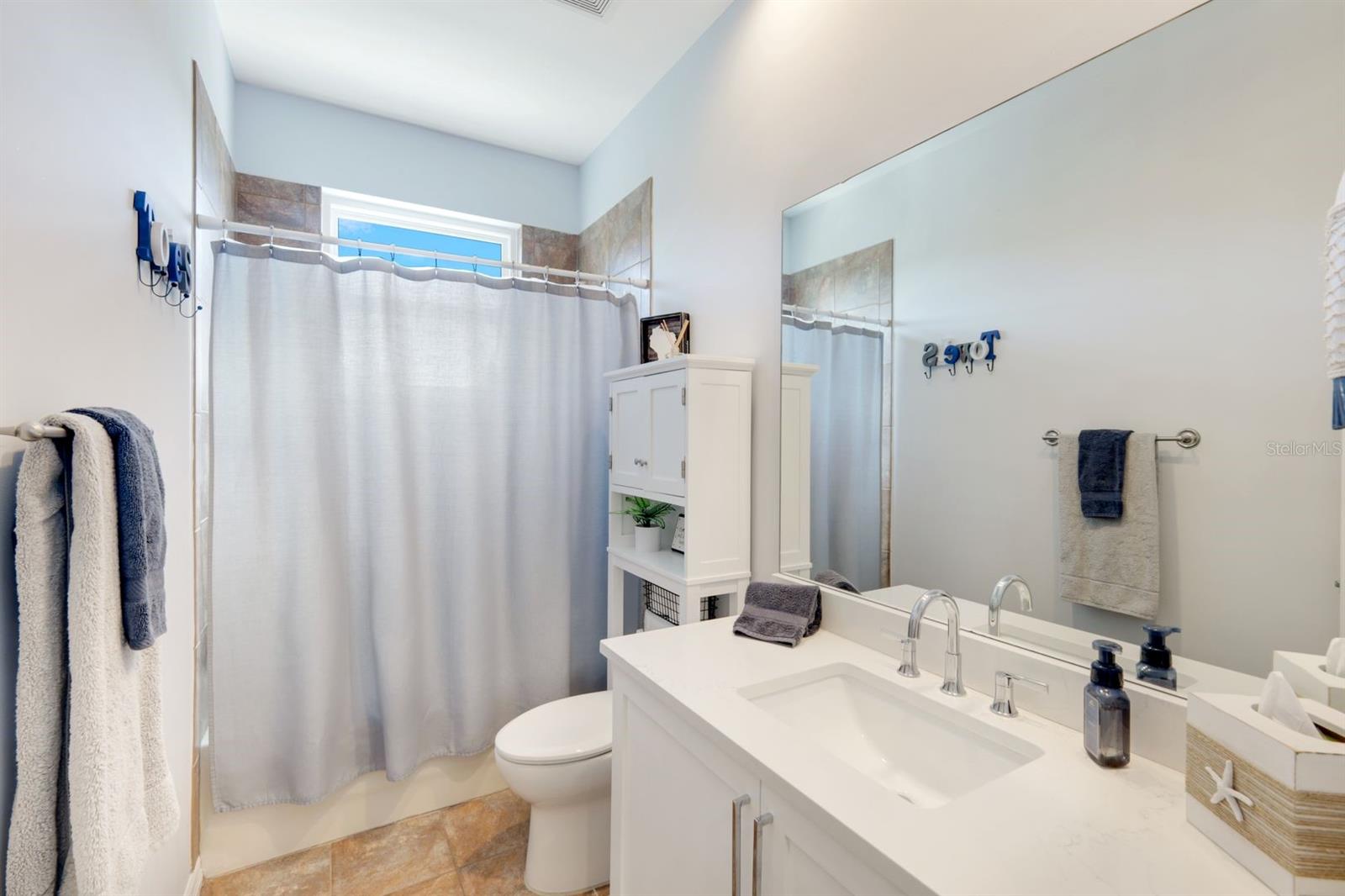 Image 12 of 34 For 20621 Silver Palm Drive