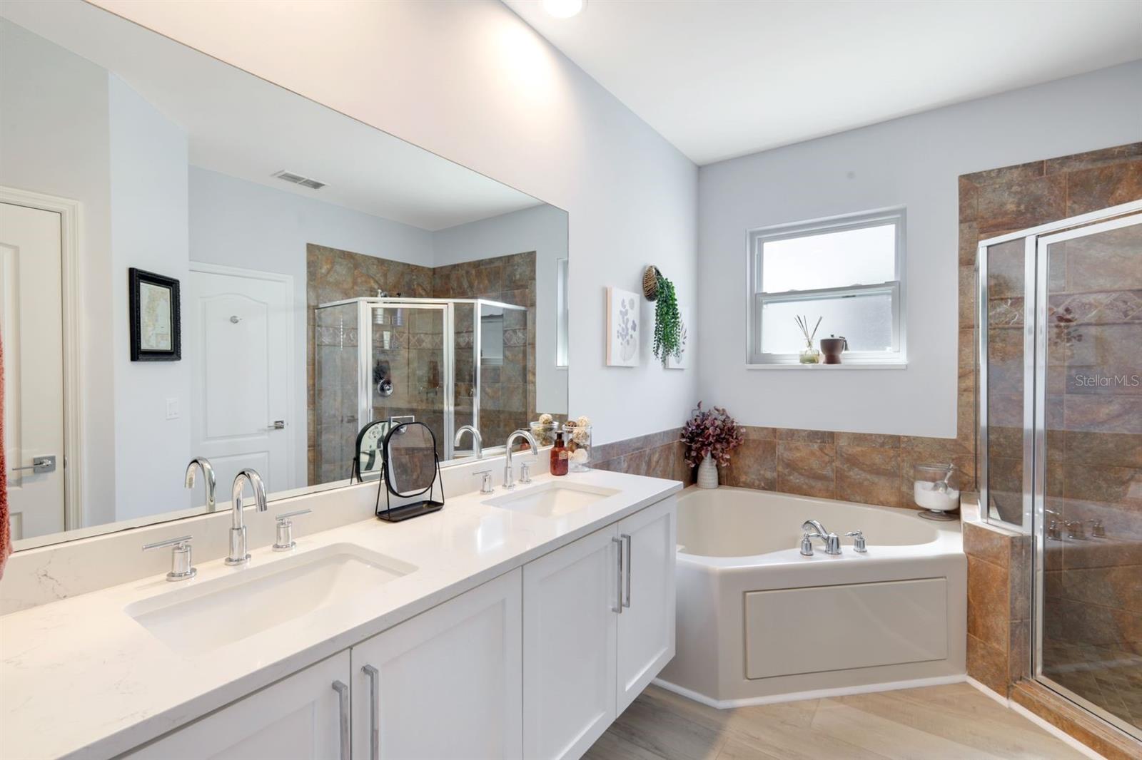 Image 16 of 34 For 20621 Silver Palm Drive