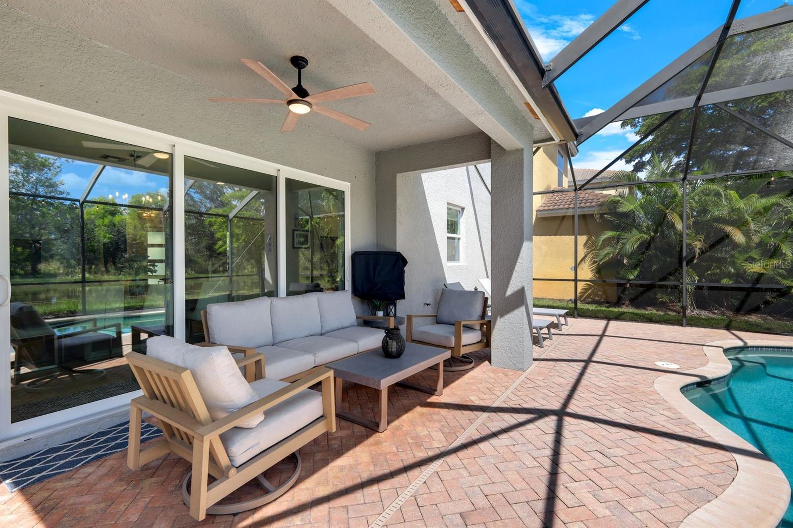 Image 24 of 34 For 20621 Silver Palm Drive