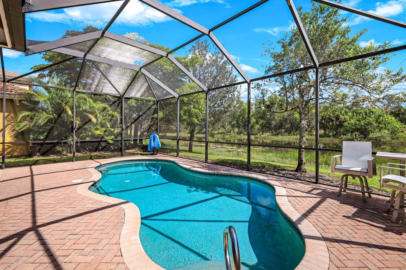 Image 25 of 34 For 20621 Silver Palm Drive