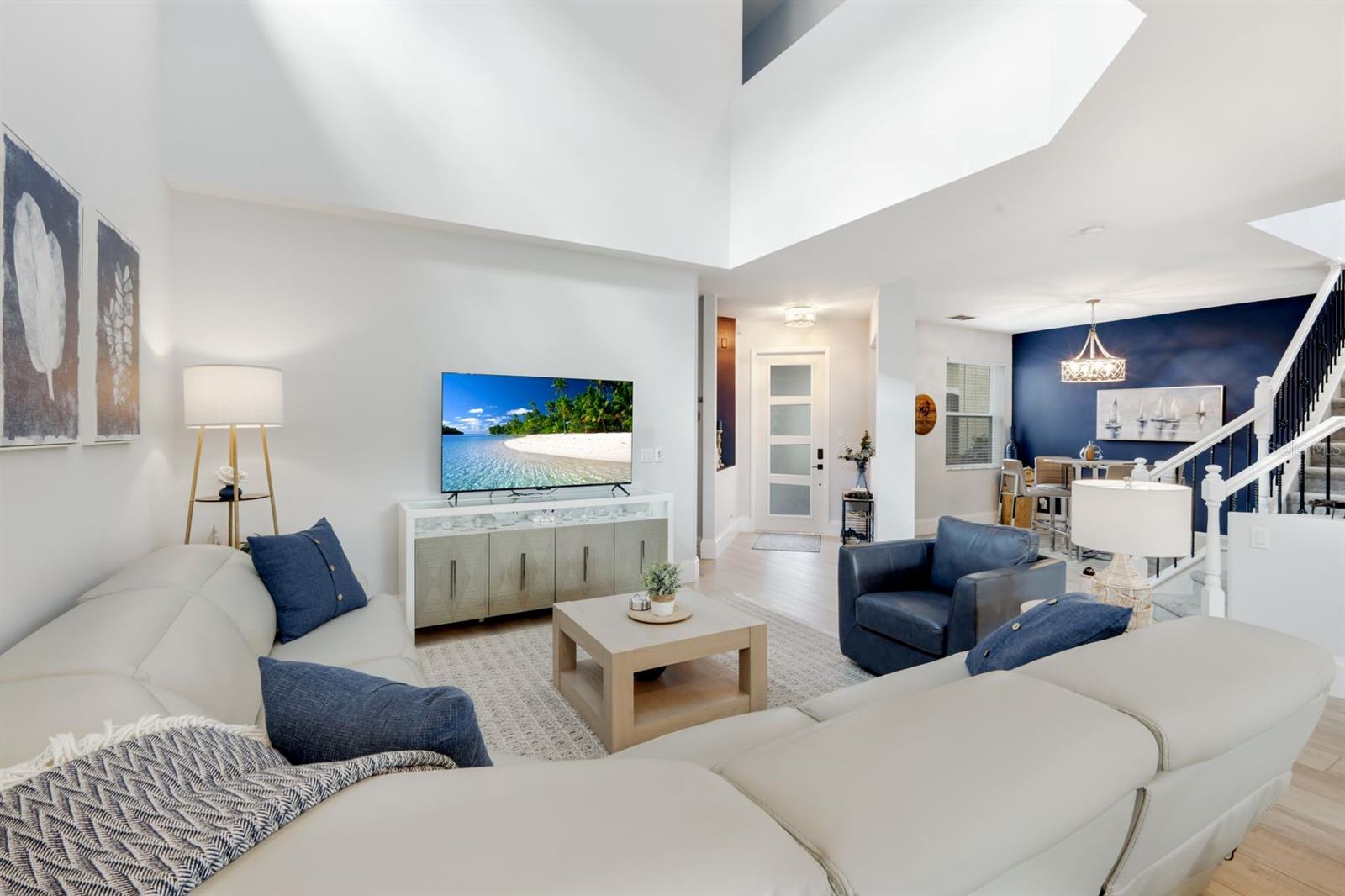 Image 6 of 34 For 20621 Silver Palm Drive