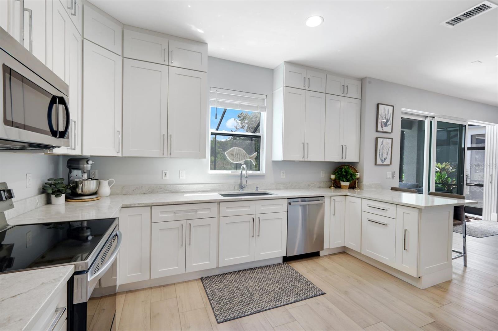 Image 7 of 34 For 20621 Silver Palm Drive