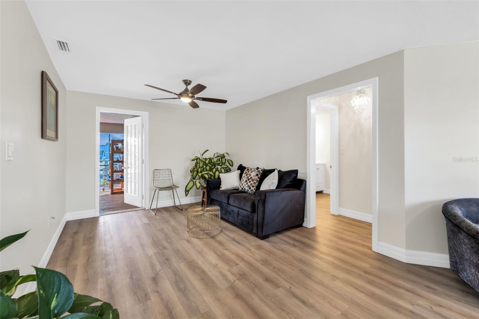 Image 10 of 56 For 517 Belvedere Court