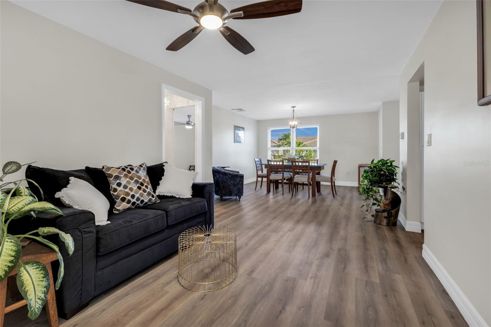 Image 11 of 56 For 517 Belvedere Court