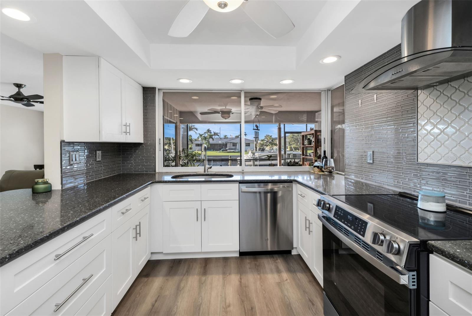 Image 14 of 56 For 517 Belvedere Court