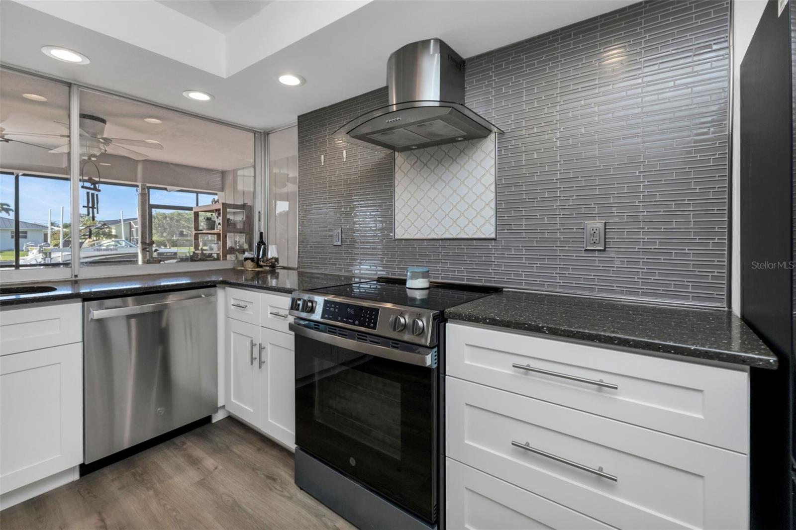 Image 15 of 56 For 517 Belvedere Court