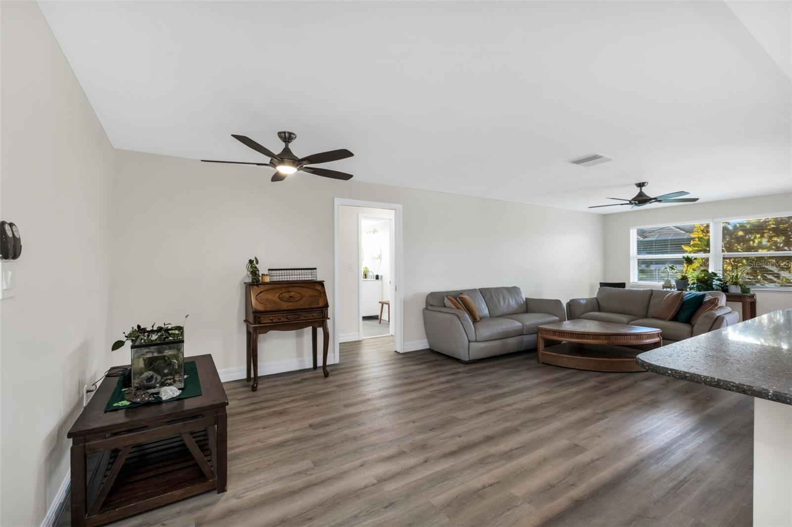 Image 18 of 56 For 517 Belvedere Court