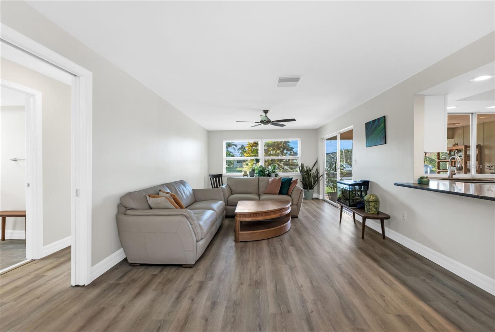 Image 19 of 56 For 517 Belvedere Court