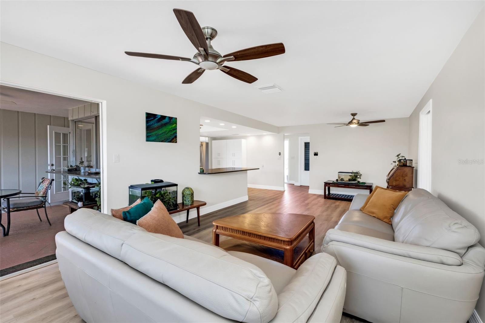 Image 21 of 56 For 517 Belvedere Court