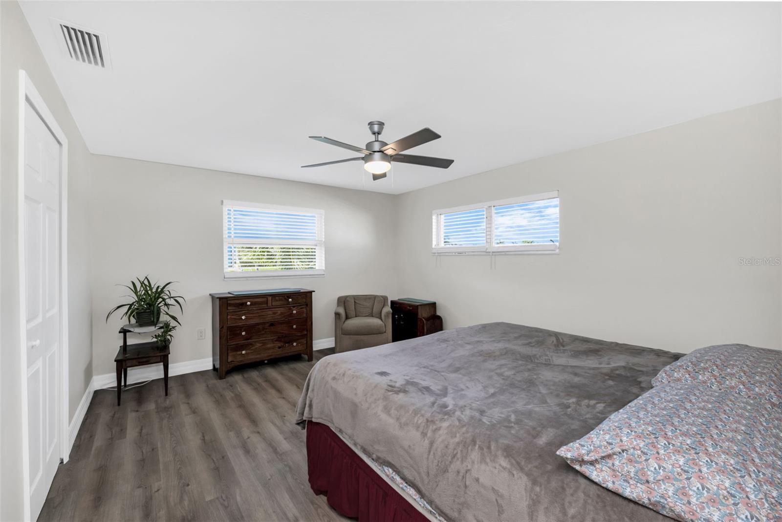 Image 22 of 56 For 517 Belvedere Court