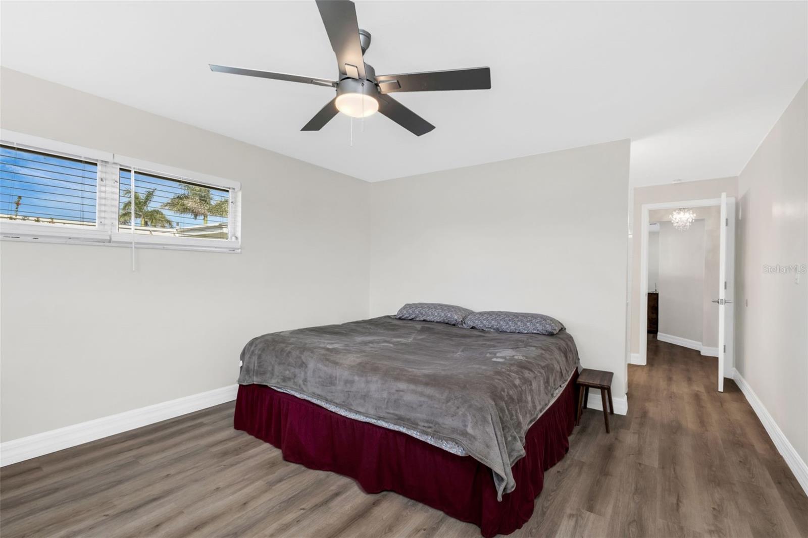 Image 24 of 56 For 517 Belvedere Court