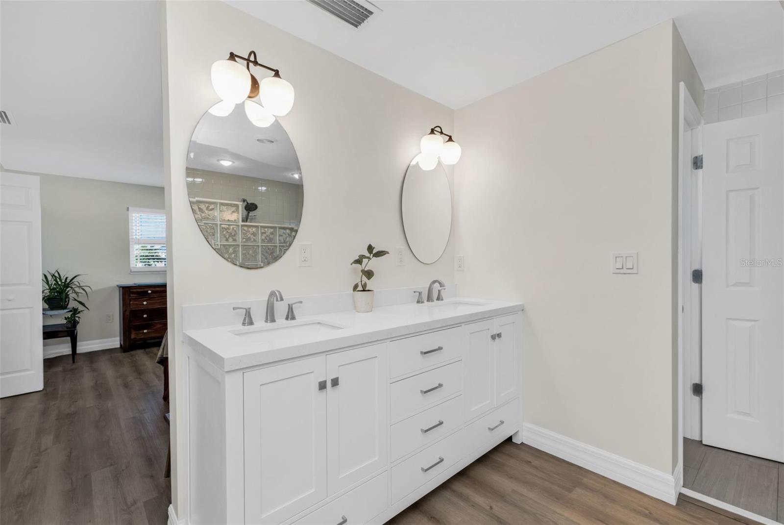 Image 28 of 56 For 517 Belvedere Court