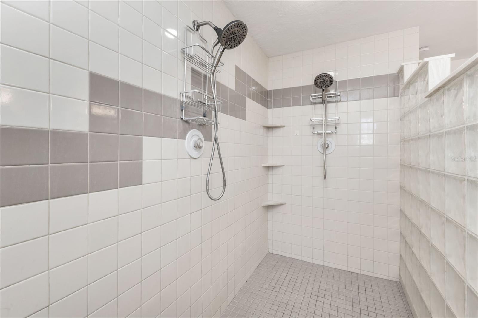 Image 29 of 56 For 517 Belvedere Court