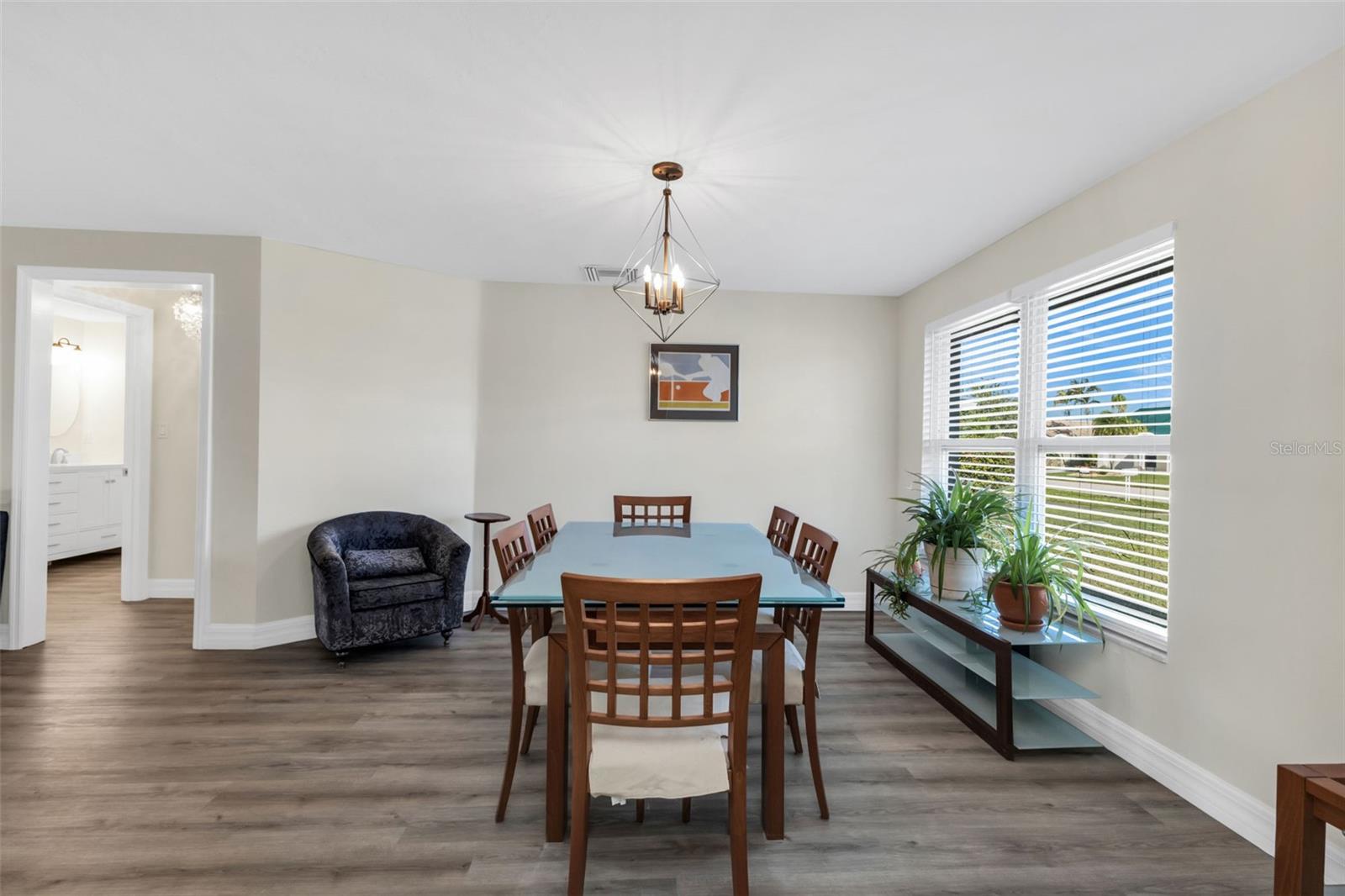 Image 7 of 56 For 517 Belvedere Court