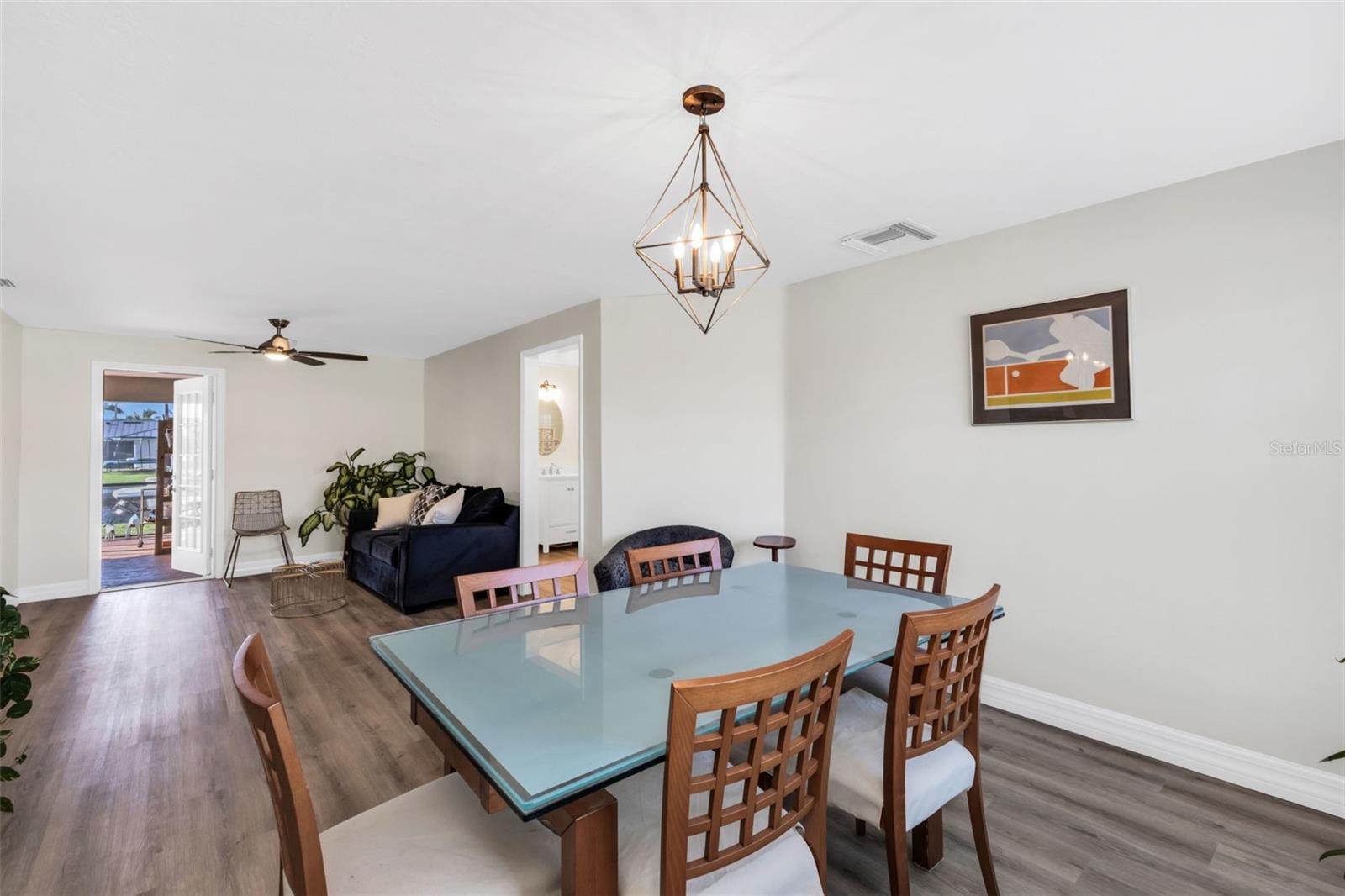 Image 9 of 56 For 517 Belvedere Court