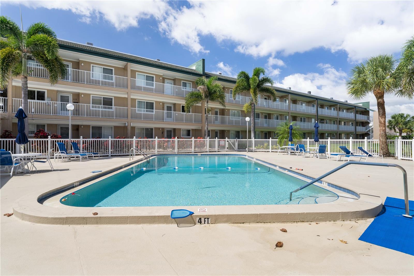 Image 11 of 52 For 150 Harborside Avenue 313