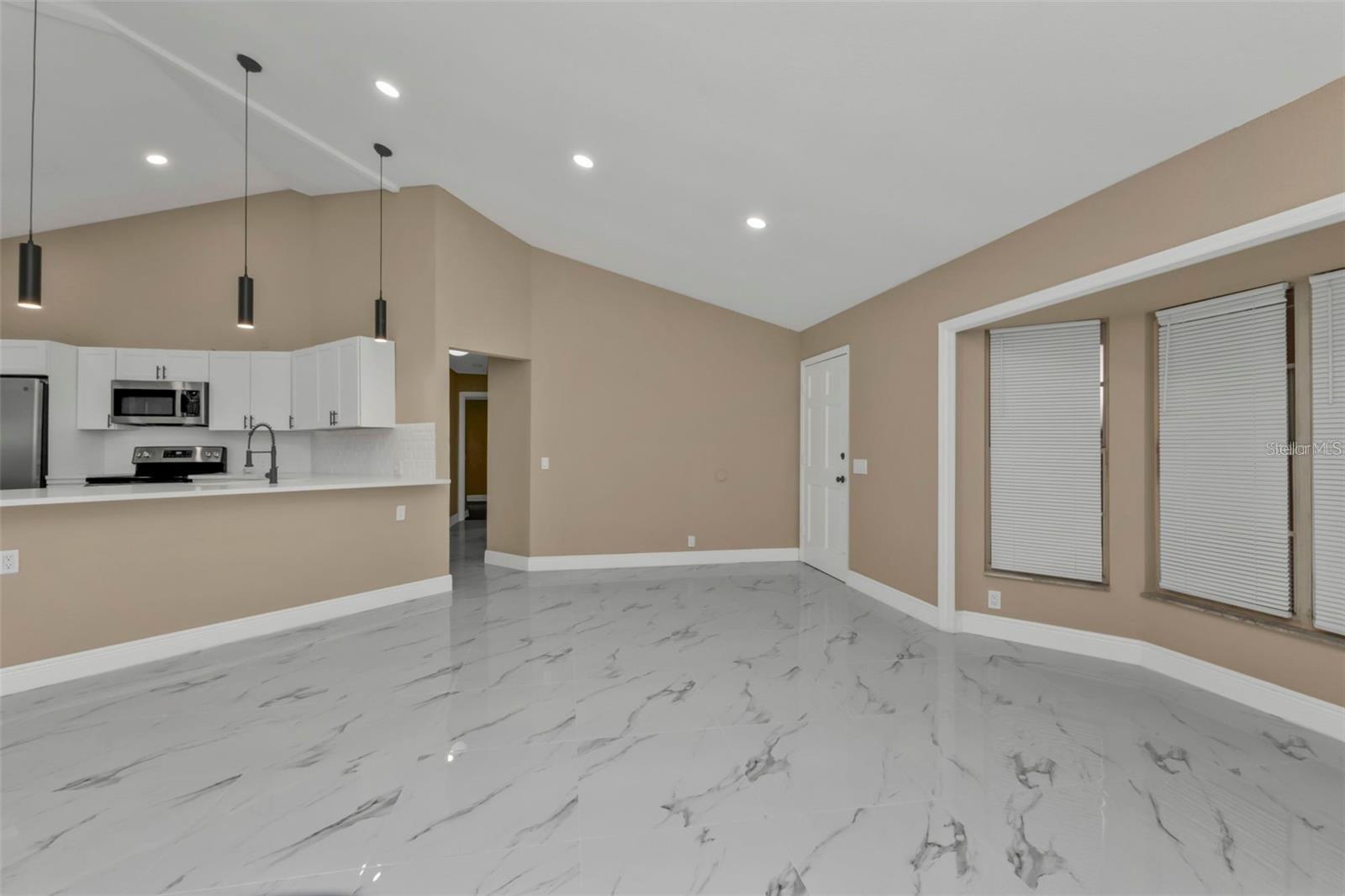 Image 10 of 52 For 2387 Tamarind Street