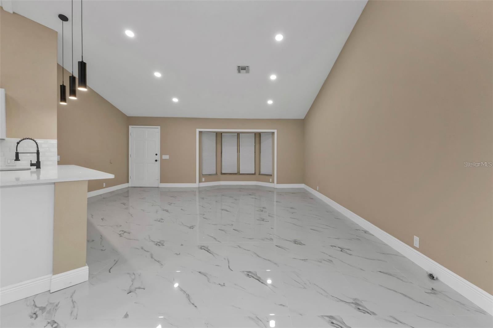 Image 13 of 52 For 2387 Tamarind Street