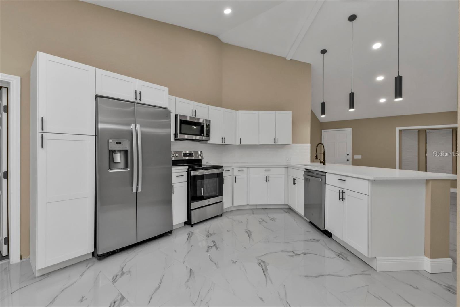 Image 18 of 52 For 2387 Tamarind Street