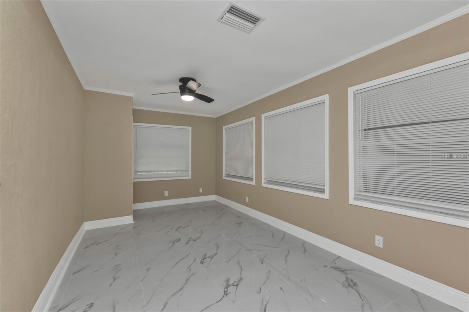 Image 20 of 52 For 2387 Tamarind Street