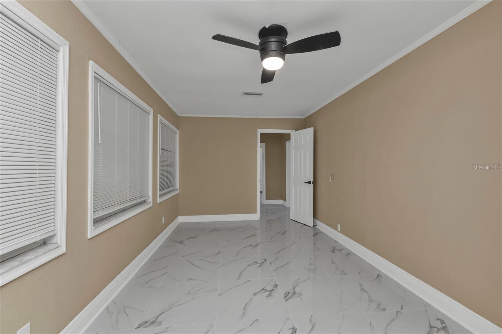 Image 21 of 52 For 2387 Tamarind Street
