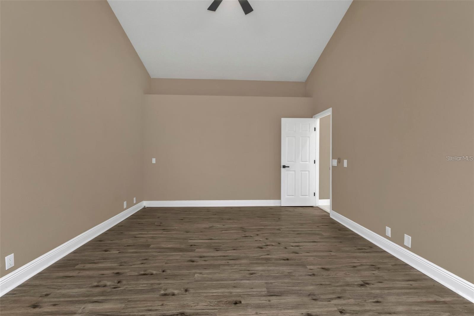 Image 24 of 52 For 2387 Tamarind Street