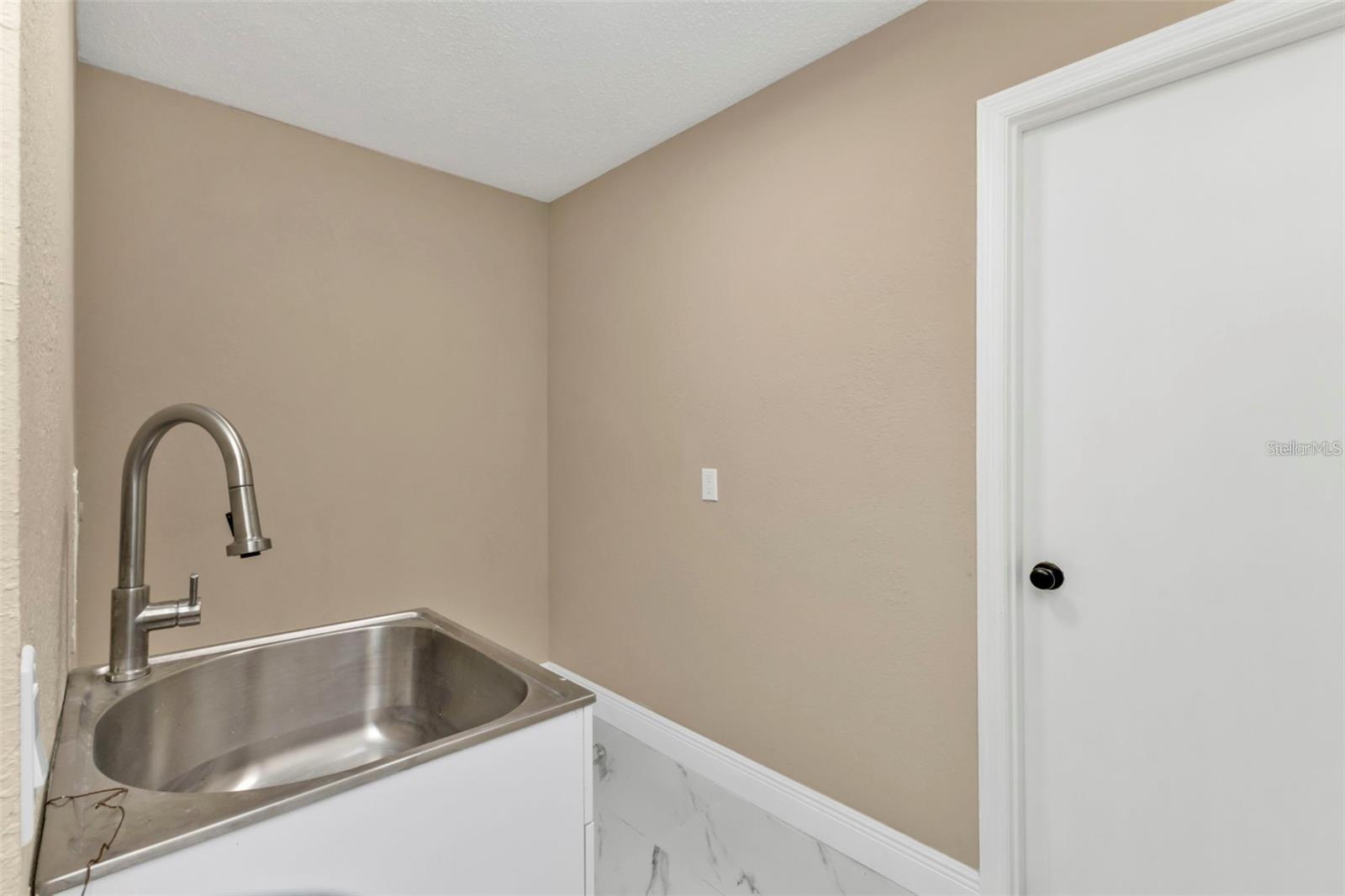 Image 35 of 52 For 2387 Tamarind Street
