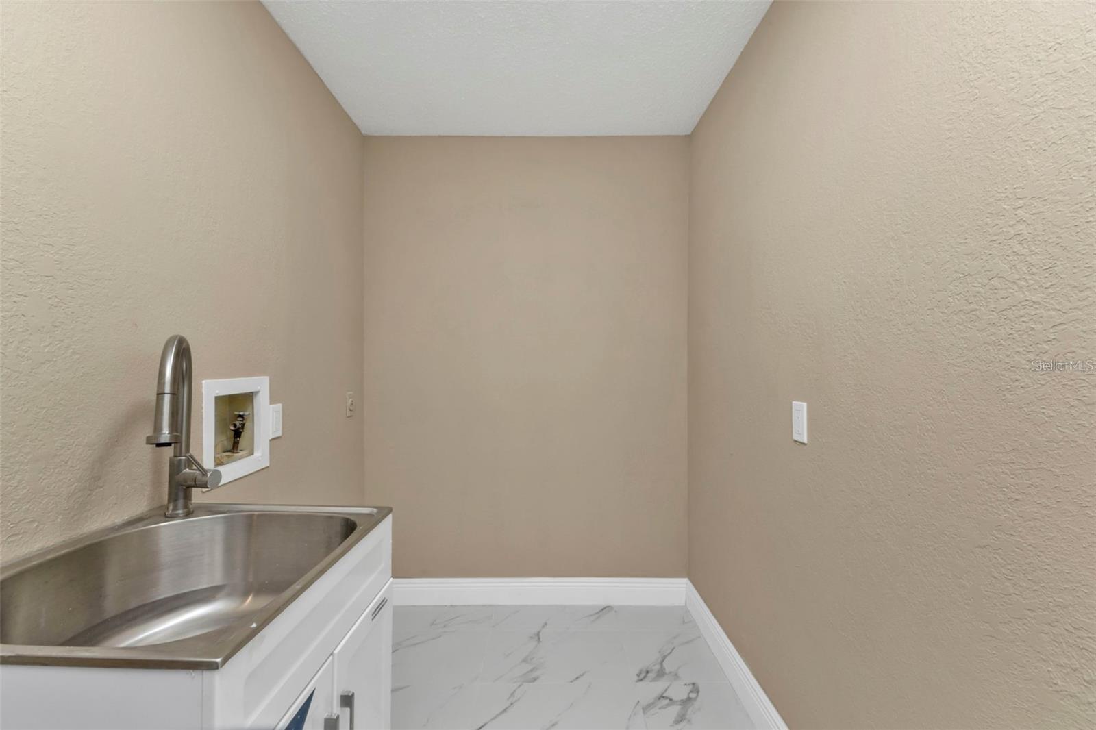 Image 36 of 52 For 2387 Tamarind Street