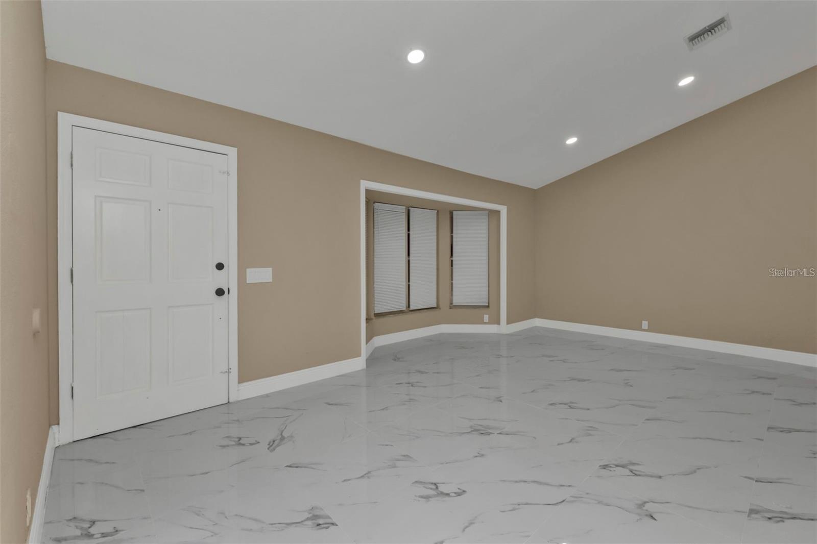 Image 8 of 52 For 2387 Tamarind Street