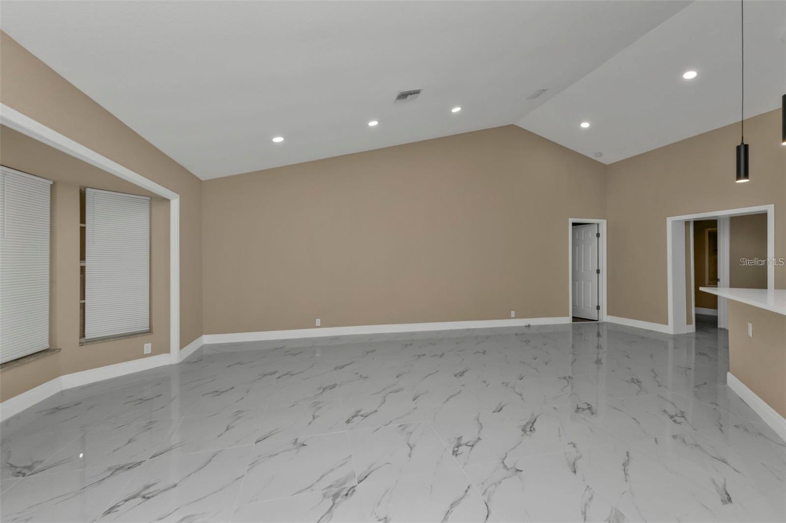 Image 9 of 52 For 2387 Tamarind Street