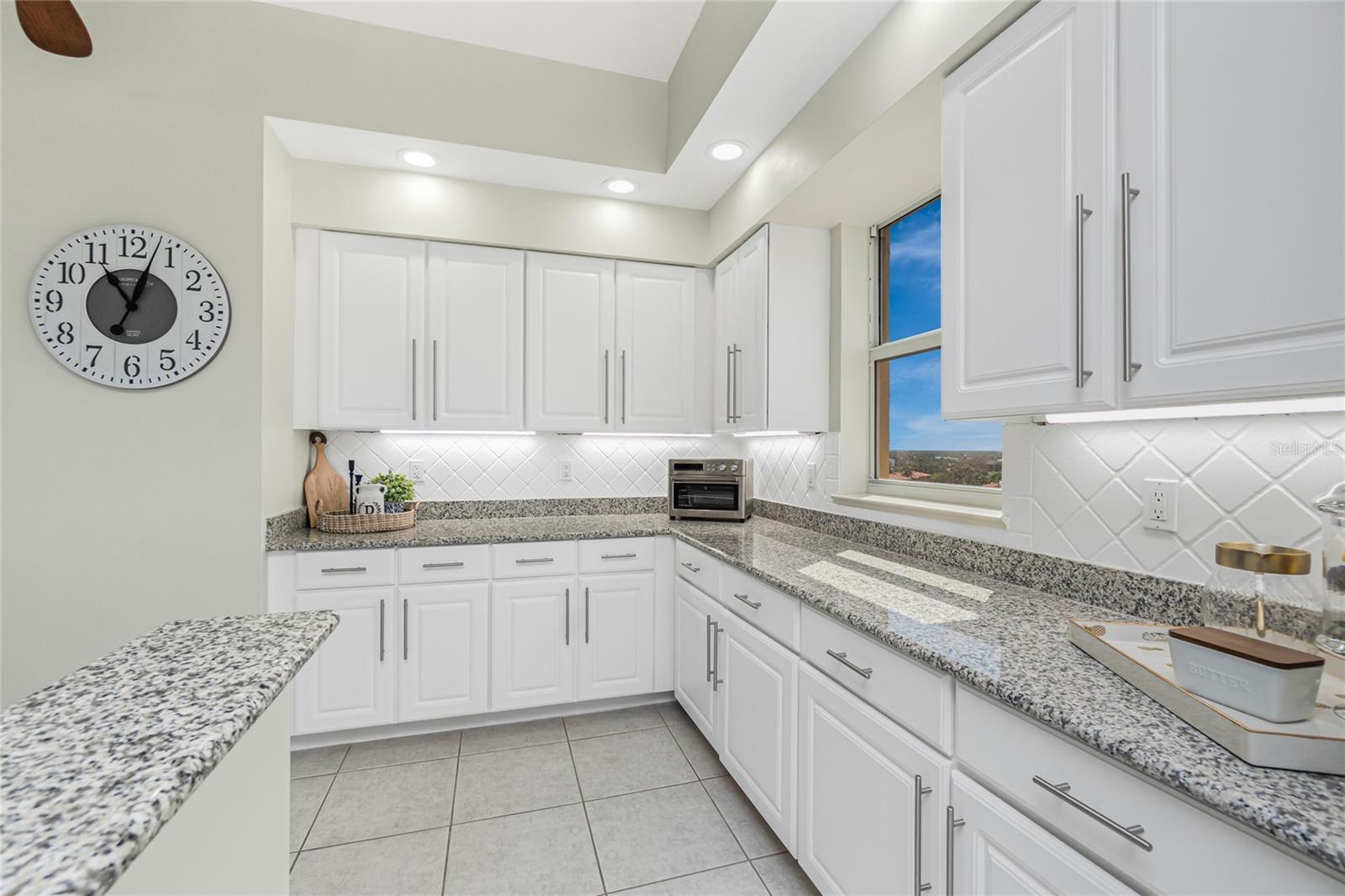 Image 17 of 57 For 3313 Sunset Key Cir  701
