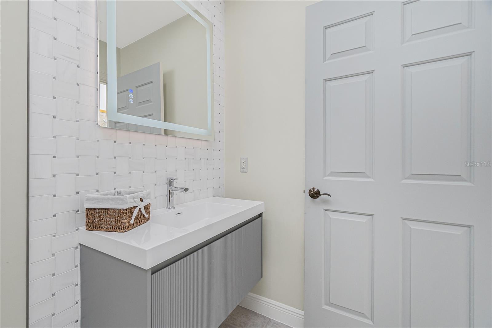 Image 35 of 57 For 3313 Sunset Key Cir  701