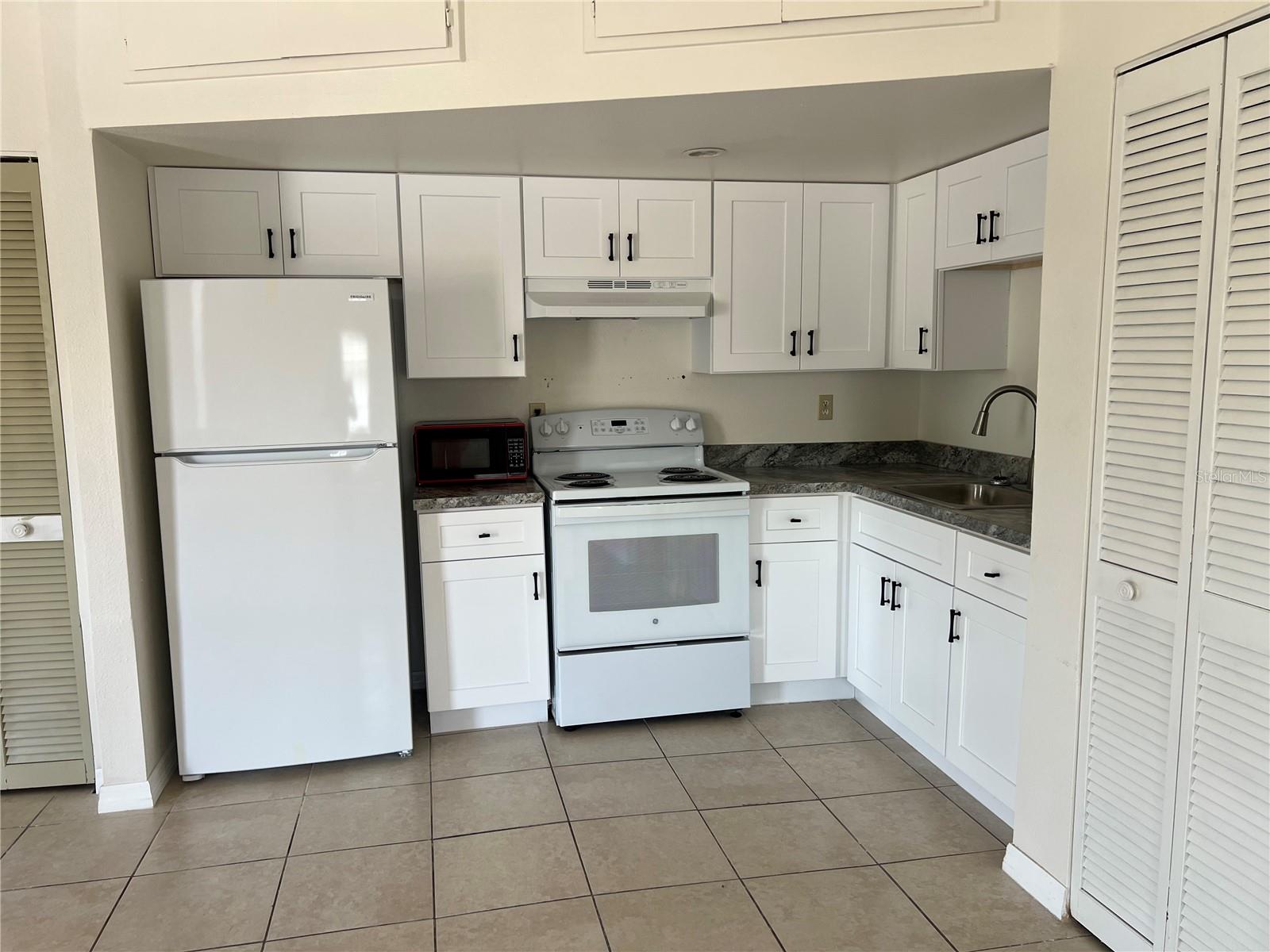 Image 4 of 9 For 215 Goldstein Street