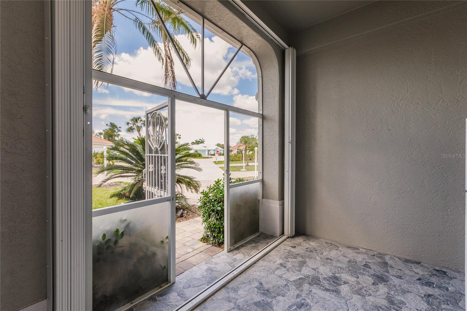 Image 4 of 46 For 1304 Islamorada Boulevard