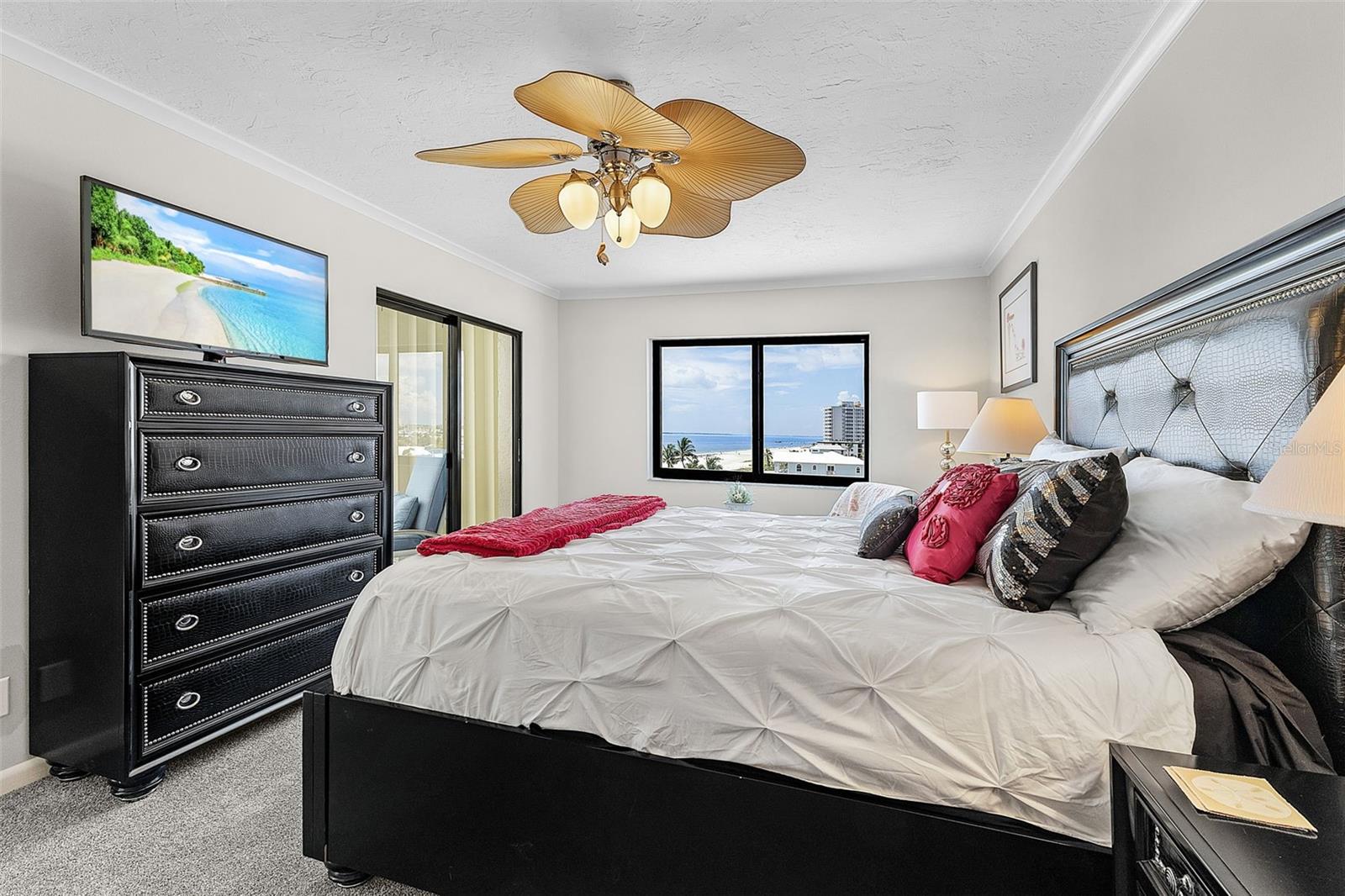 Image 14 of 43 For 2532 Estero Boulevard 607