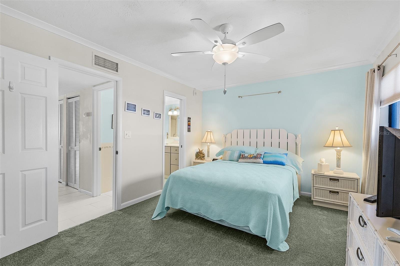 Image 23 of 43 For 2532 Estero Boulevard 607