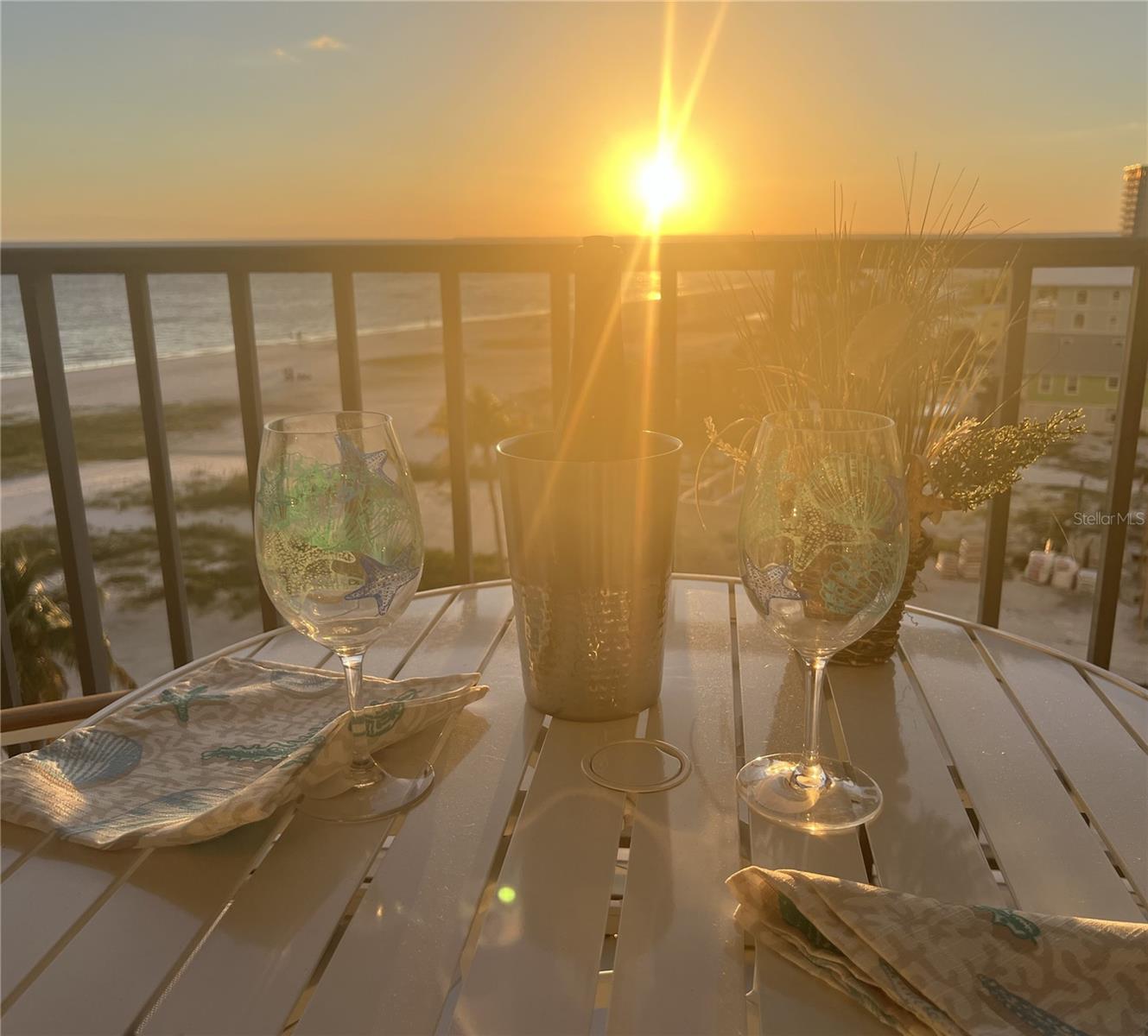 Image 5 of 43 For 2532 Estero Boulevard 607