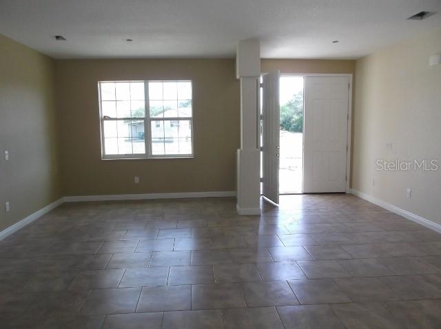 Image 2 of 11 For 497 Macarthur Drive