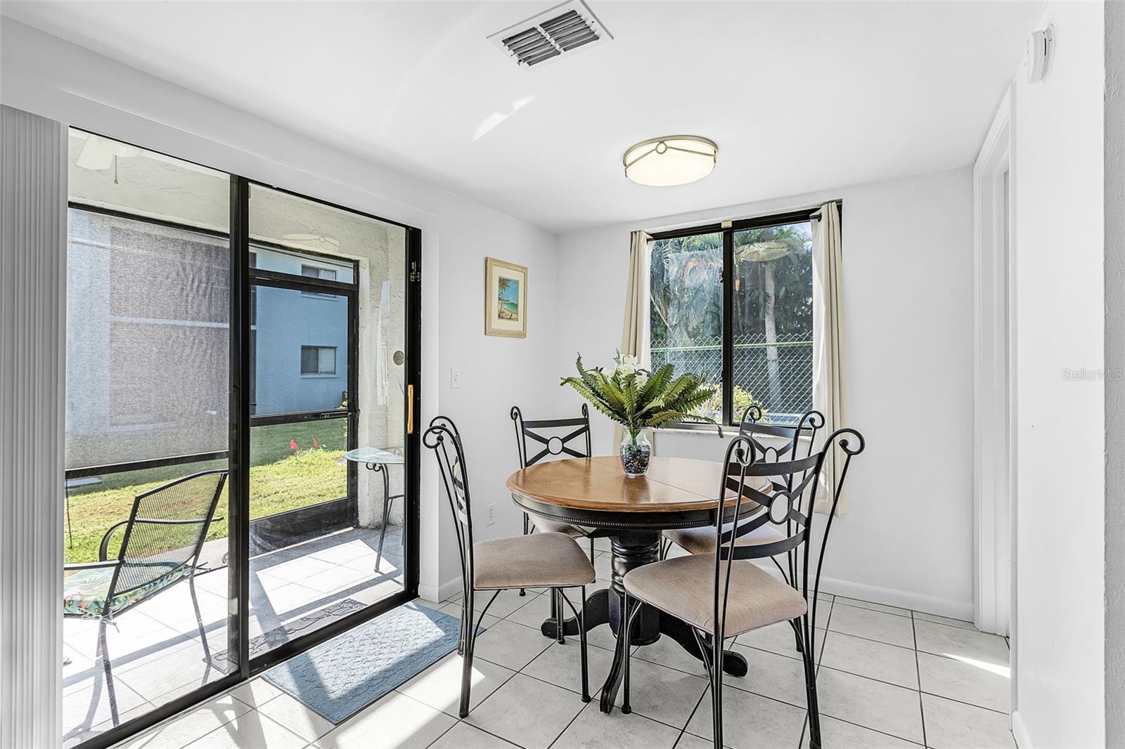 Image 11 of 30 For 4903 Vincennes Street 116