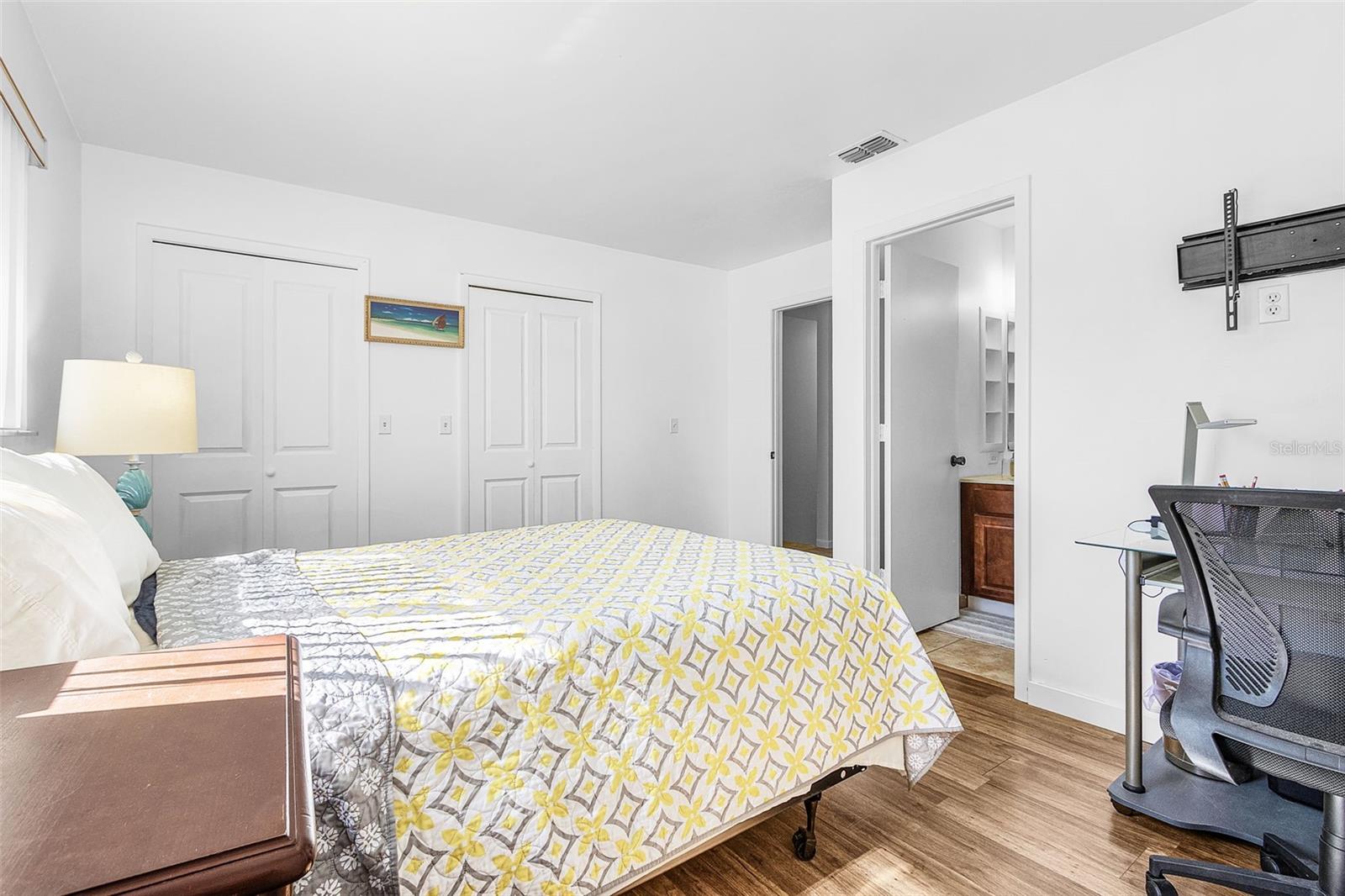 Image 18 of 30 For 4903 Vincennes Street 116