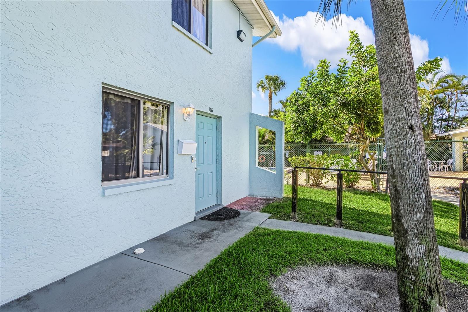 Image 2 of 30 For 4903 Vincennes Street 116