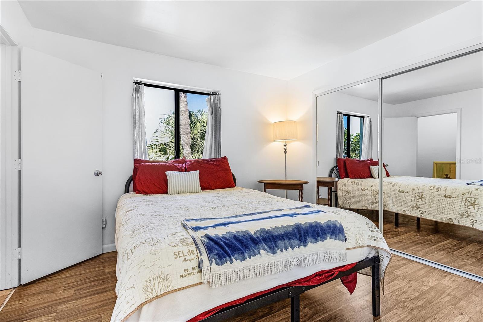 Image 20 of 30 For 4903 Vincennes Street 116