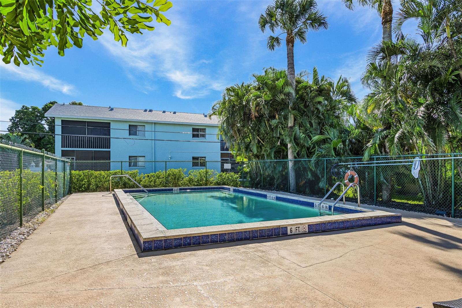 Image 24 of 30 For 4903 Vincennes Street 116