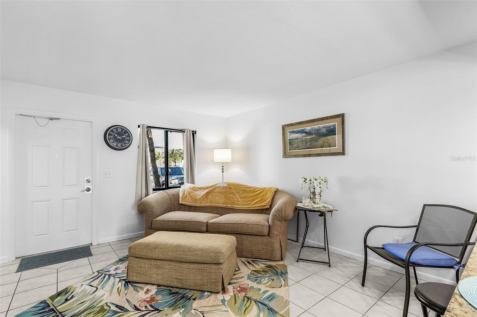 Image 3 of 30 For 4903 Vincennes Street 116