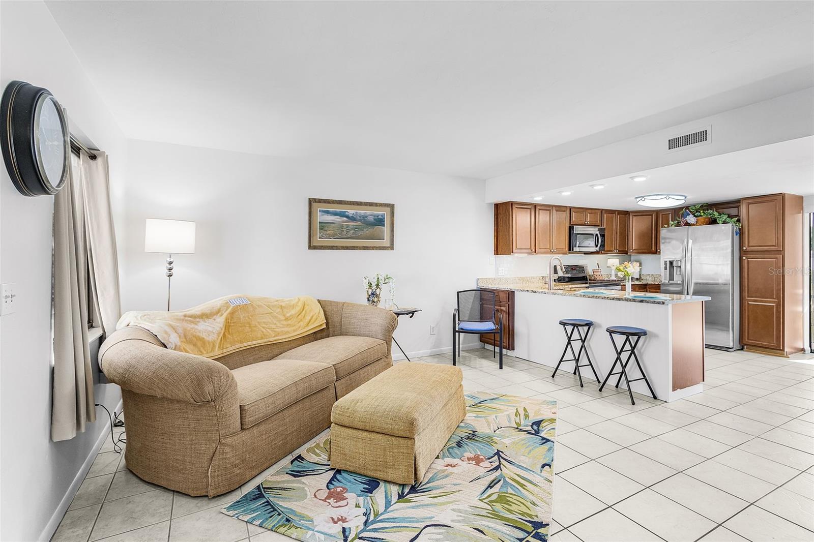 Image 4 of 30 For 4903 Vincennes Street 116