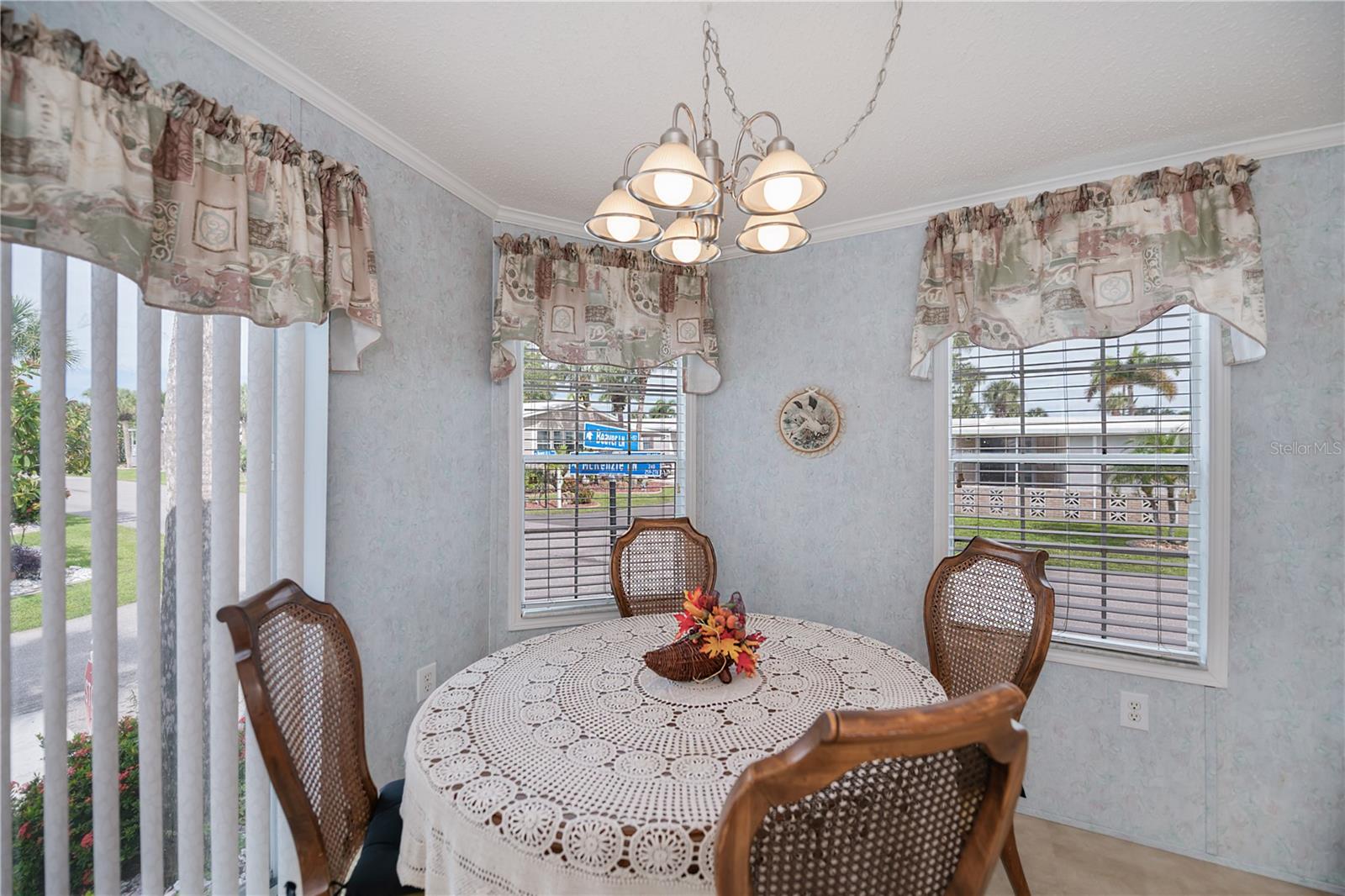 Image 23 of 50 For 2100 Kings Highway 144