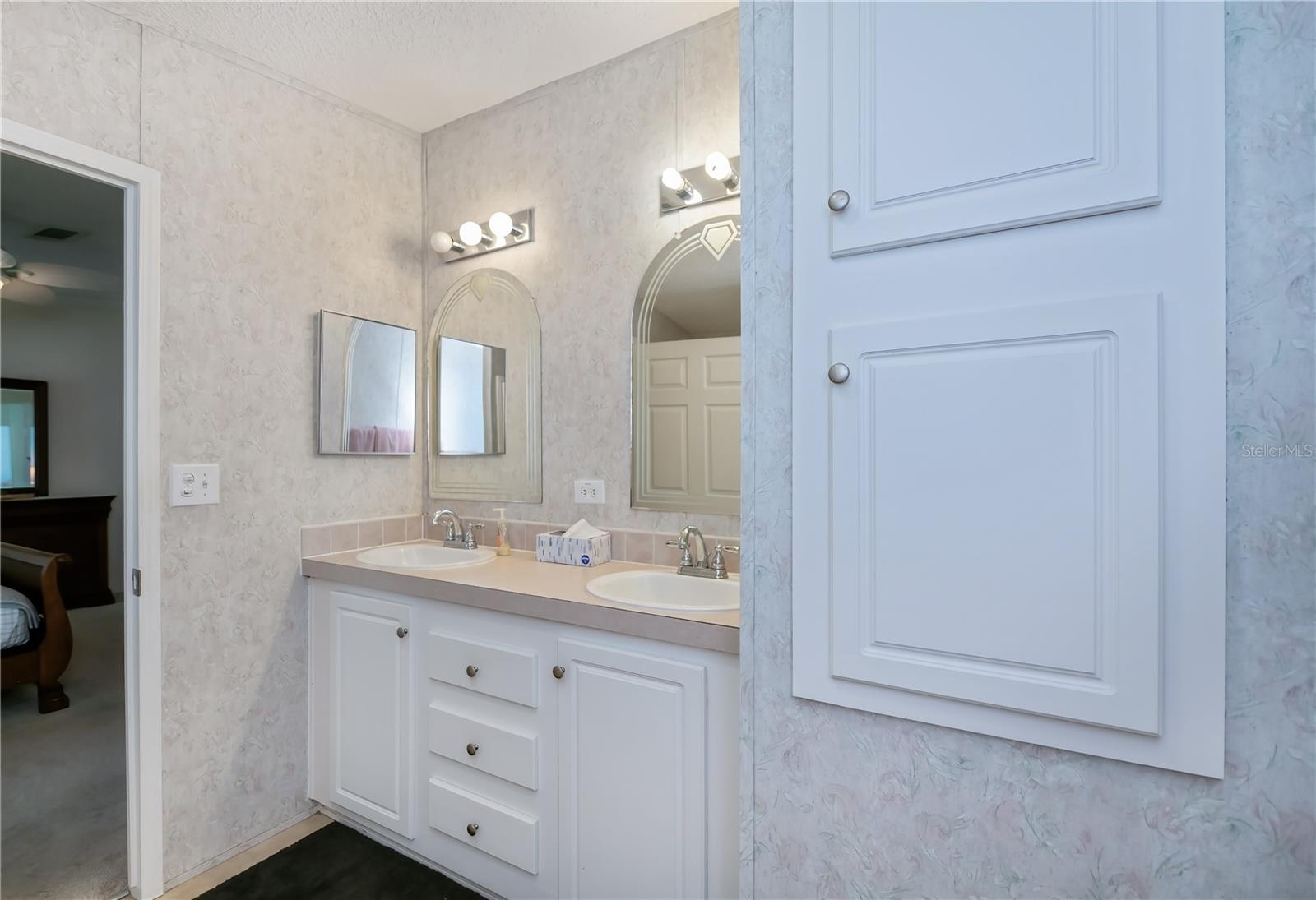 Image 32 of 50 For 2100 Kings Highway 144