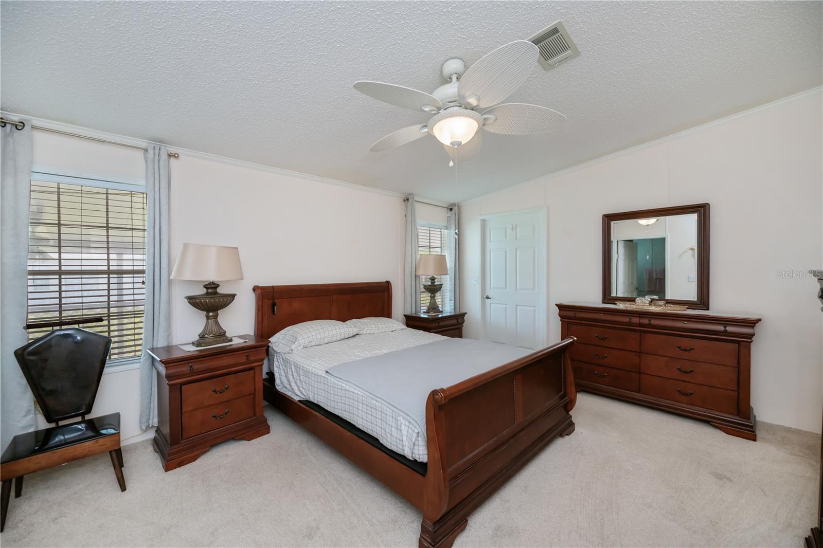 Image 4 of 50 For 2100 Kings Highway 144