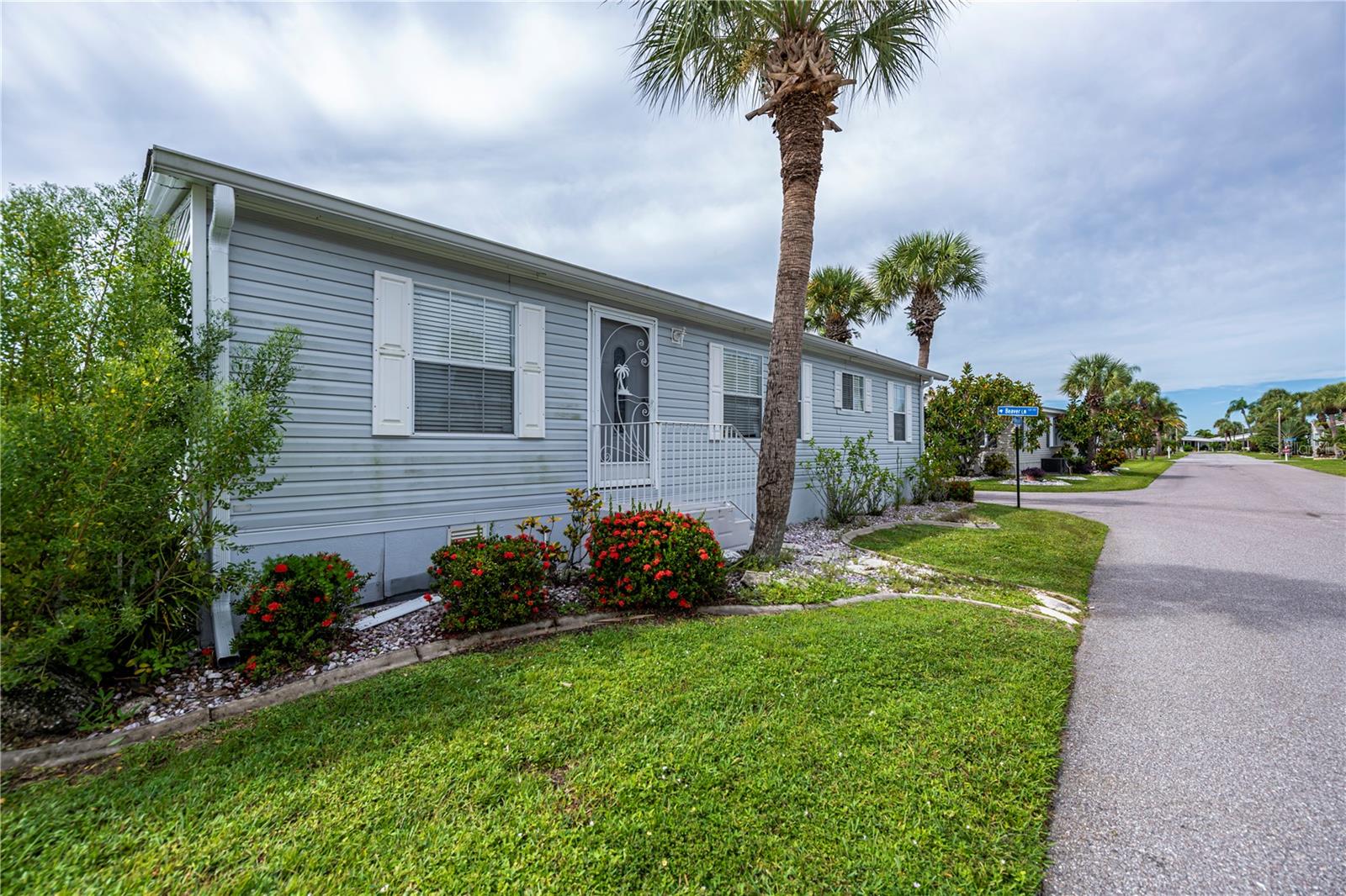 Image 7 of 50 For 2100 Kings Highway 144