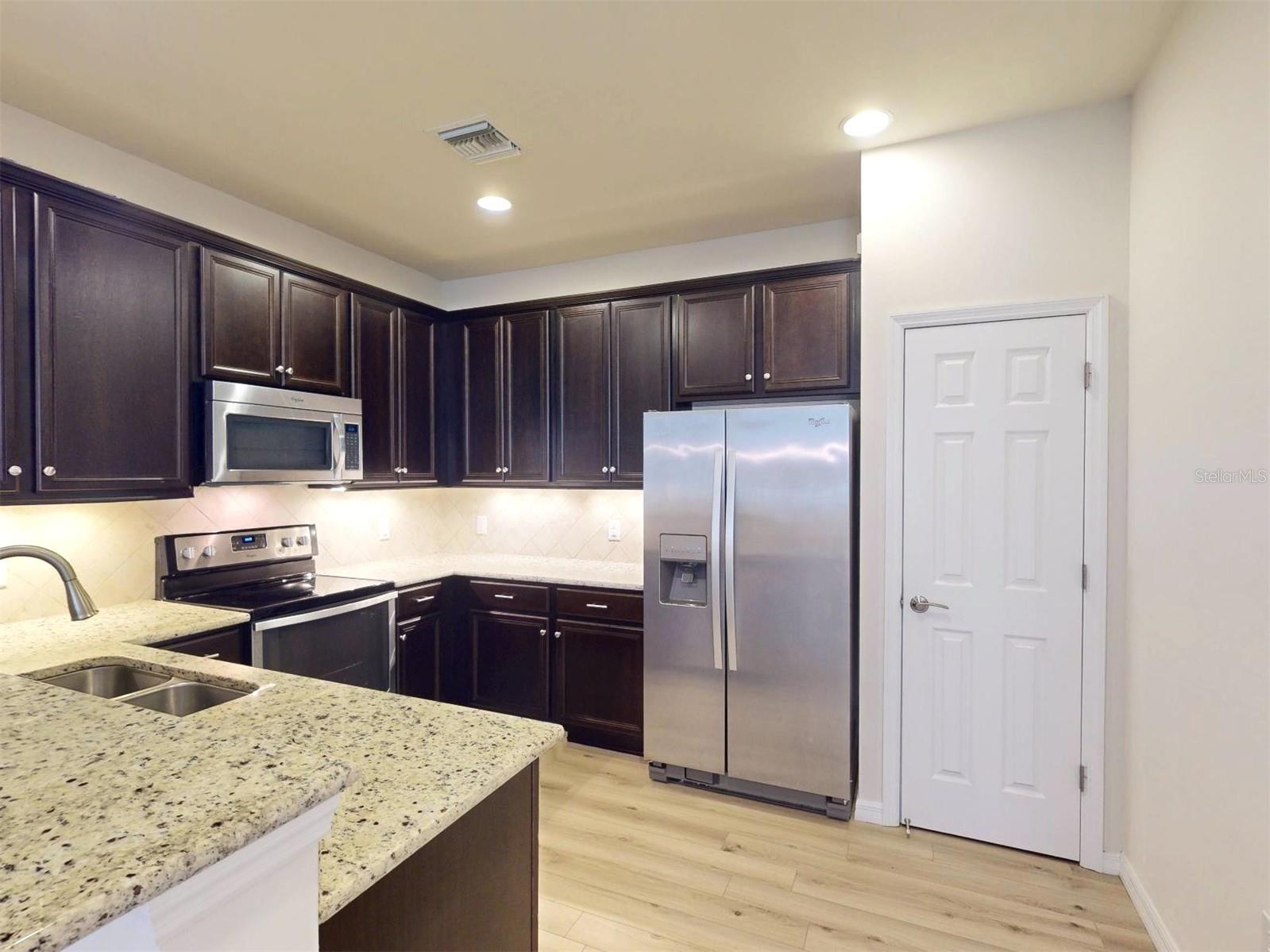 Image 14 of 85 For 2476 Daisy Drive